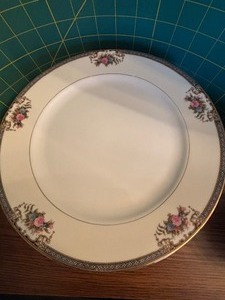 NORITAKE GRASMERE Set of China