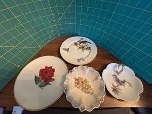 4 Decorative Plates