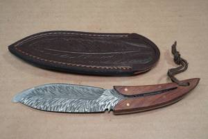 lot 8 image: Damascus Style Blade Hunting Knife