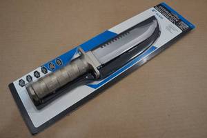 lot 17 image: Gordon SurvivalHunting Knife