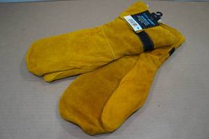 lot 56 image: Hand Armor Suede Cowhide Snowmobile Mittens -XL