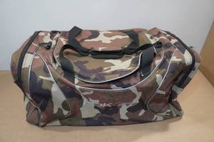 lot 70 image: Reebok Camp Hunting Duffel Bag