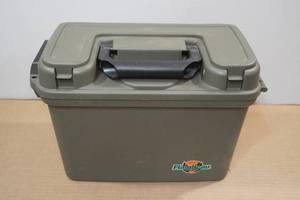 lot 81 image: Flambeau Jumbo Dry Box with Tray