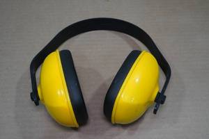 lot 88 image: Oregon Co Noise Cancelling Ear Muffs