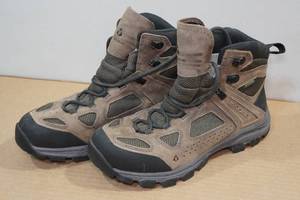lot 127 image: Vasque Mens Hiking Boots -Size 8.5W