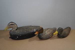 lot 135 image: Antique Hand Carved Wood Duck Decoys