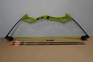 lot 146 image: Bear Apprentice Youth Compound Bow - Ages 4-7