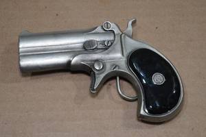lot 172 image: Derringer Pistol Belt Buckle