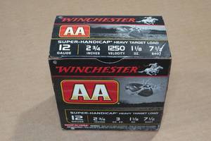 lot 271 image: 25 Winchester AA 12 Gauge 2-34 7.5 Shot Shotshells
