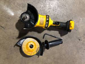 DEWALT FLEXVOLT 60V MAX Cordless Brushless 4.5 in. to 6 in. Small Angle Grinder with Kickback Brake (Tool Only) Missing Pieces Customer Returns See Pictures
