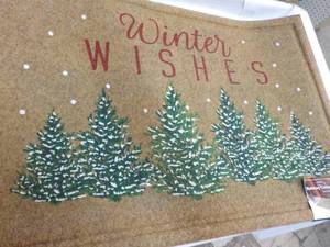 lot 1 image: Holiday Floor Mat 24 x 36- has dam...