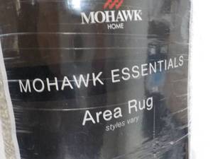 lot 29 image: Mohawk Essential Area Rug 4 x 6 ft-...