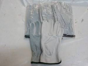 lot 129 image: 4 pair size Large Leather Work Glov...