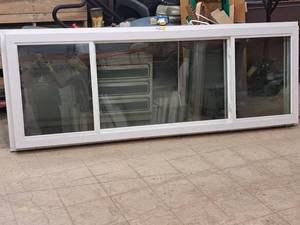lot 435 image: 3-Panel Window with Slider Side Windows 105.35x39.85