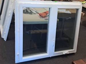 lot 493 image: Window Unit 52x43-18