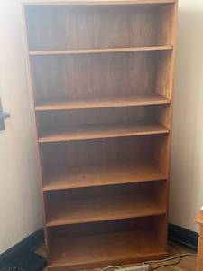 lot 1 image: Used Wooden Bookshelf - 5 Shelves