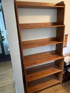 lot 3 image: Vintage Wooden Bookshelf with 5 Shelves - Rustic Pine