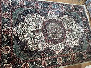 lot 21 image: Beautiful Vintage Persian Area Rug - Floral and Geometric Design