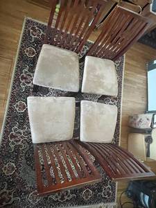 lot 22 image: Set of 4 Wooden Dining Chairs with Upholstered Seats