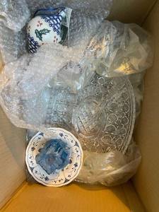 lot 47 image: Assortment of Household Items - Collectibles and Appliances