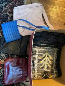 lot 49 image: Group of 5 Assorted Bags and Blankets - Fashion and Home Decor