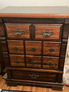 lot 54 image: Vintage Wooden Chest of Drawers - 6 Drawer Dresser