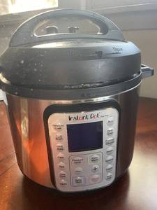 lot 59 image: Instant Pot Duo 6 Qt Electric Pressure Cooker - Used