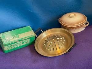lot 86 image: Vintage Kitchen Collectibles - Universal Food Chopper, Pot & Strainer