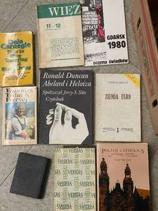 lot 95 image: Collection of 15 Assorted Books in Various Languages - Literature, Culture, and More