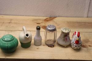 lot 15 image: Lot of Mixed Vintage Salt and Pepper Shakers and Ceramic Figure Assortment