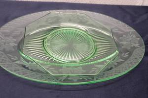 lot 83 image: Collection of Vintage Glass Serving Platters and Dishes