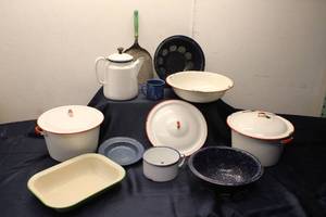 lot 94 image: Collection of Vintage Enamelware Kitchen Items including Pots, Kettle, and Bowls