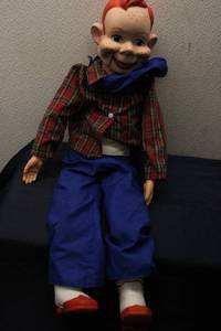 lot A-115 image: Vintage Hand-Puppet Howdy Doody Doll with Blue Outfit and Plaid Shirt