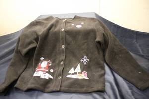 lot 175 image: XL Black Fleece Cardigan with Santa and Christmas Tree Design