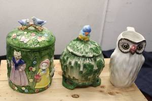 lot 213 image: Collection of 3 Vintage Ceramic Containers with Bird Designs