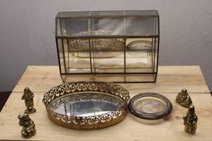 lot 235 image: Vintage Glass Display Box and Decorative Mirror Tray Set with Four Figurines