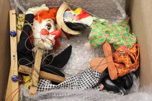 lot 256 image: Vintage Wooden Marionette Puppet Clown and Juggling Clown Set