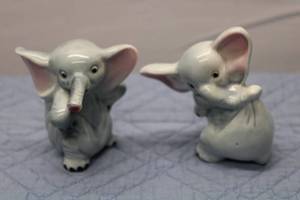 lot A-4 image: Vintage Ceramic Elephant Salt and Pepper Shakers