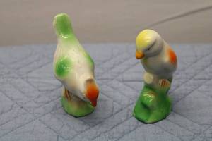 lot A-7 image: Set of 2 Vintage Hand-Painted Bird Figurines
