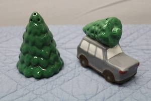 lot 9 image: Vintage Ceramic Christmas Tree and Car Salt and Pepper Shakers Set