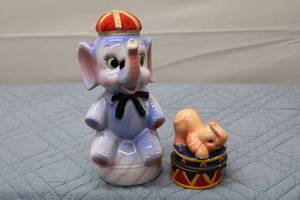 lot 13 image: Vintage Elephant Figurines