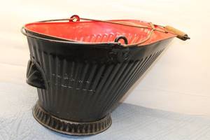lot 19 image: Vintage Citizens Ice Bucket with Wooden Handle