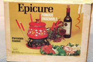 lot 45 image: Vintage Epicure Fondue Ensemble with Porcelain Enamel Pot