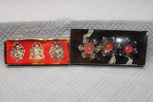 lot 104 image: Set of 6 Vintage Decorative Christmas Ornaments - Silver Angels and Snowflakes