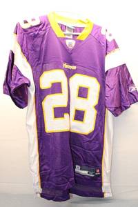 lot 131 image: Minnesota Vikings Adrian Peterson Jersey - Size Medium