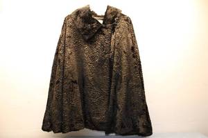 lot 200 image: Talbots Womens 3X Plush Black Faux Fur Cape