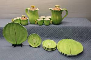 lot 211 image: Vintage 12-Piece Green & Yellow Leaf Design Pitcher and Dish Set