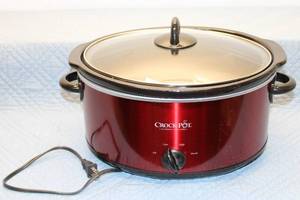 lot 214 image: Crock-Pot Classic Slow Cooker 4.7 Quart with Lid and Owners Guide