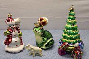 lot 225 image: Set of 3 Vintage Christmas Ornaments and Elephant Figurine