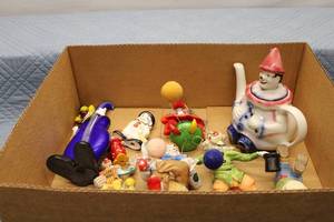 lot 253 image: Vintage Clown Themed Collectibles Lot including Teapot and Figurines